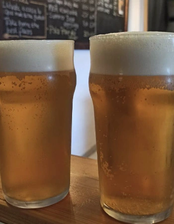 Another Fucking IPA im Glas – hellgold, kristallklar