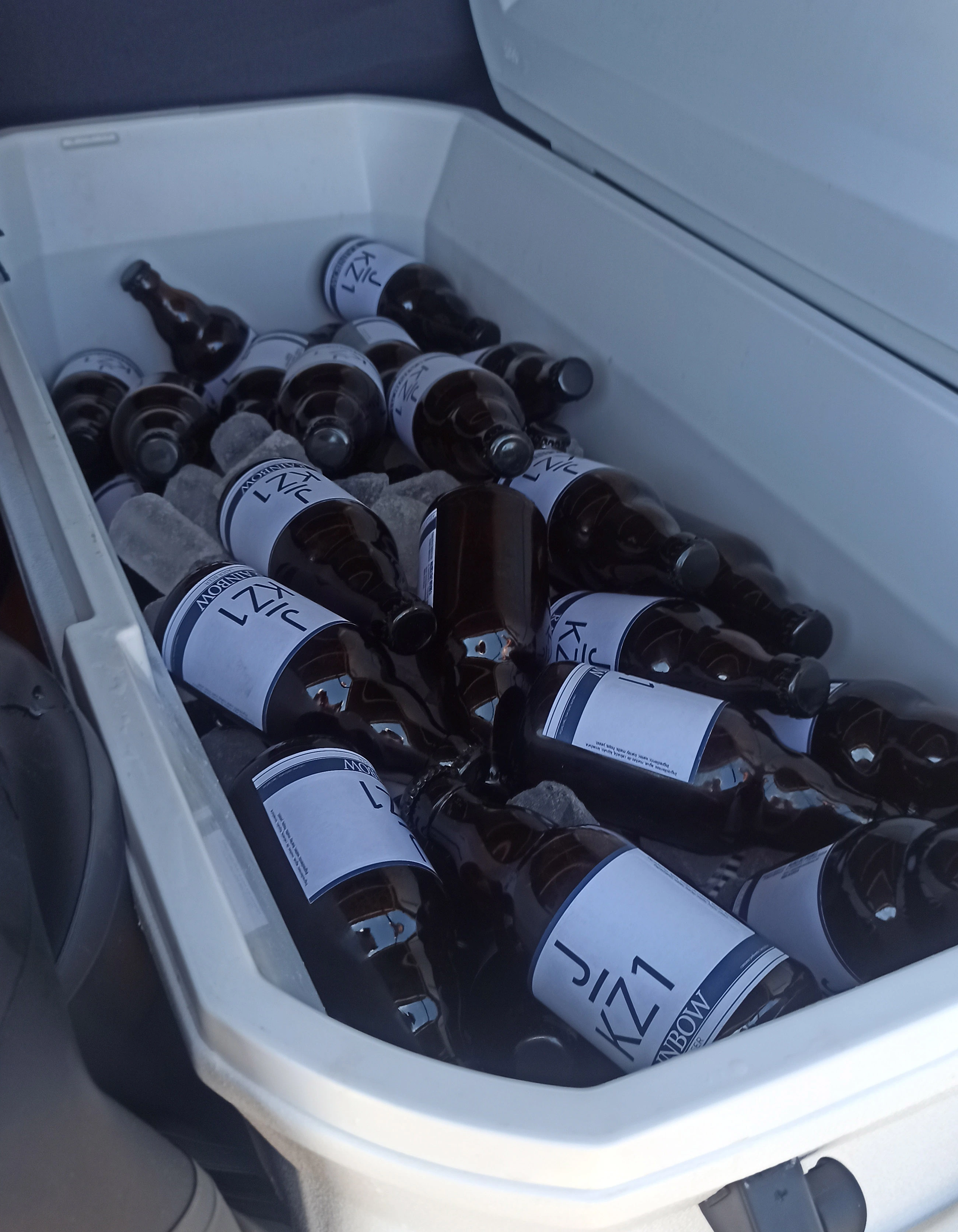 Cerveza artesanal personalizada de FORASTERA para hospitality y eventos privados en Mallorca